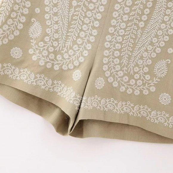 Chic and Stylish High-Waisted Embroidered Shorts, Size Medium - Picture 6 of 8